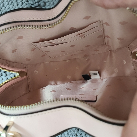 Like New - Kate Spade Heart Crossbody Bag 💕 - Picture 10 of 15